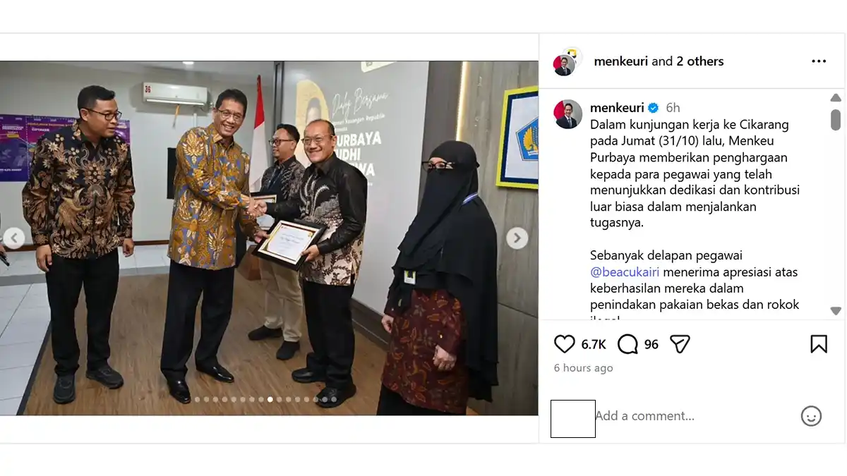 Menteri Purbaya Anugerahkan Penghargaan ke Pegawai DJP dan DJBC